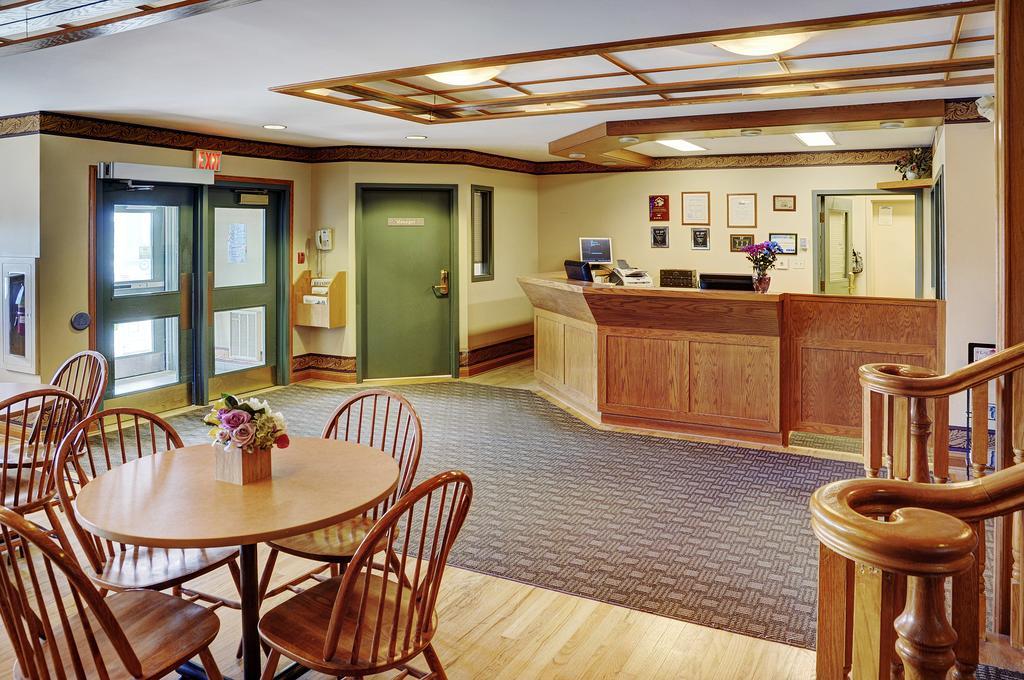 Lakeview Inns & Suites - Brandon Extérieur photo